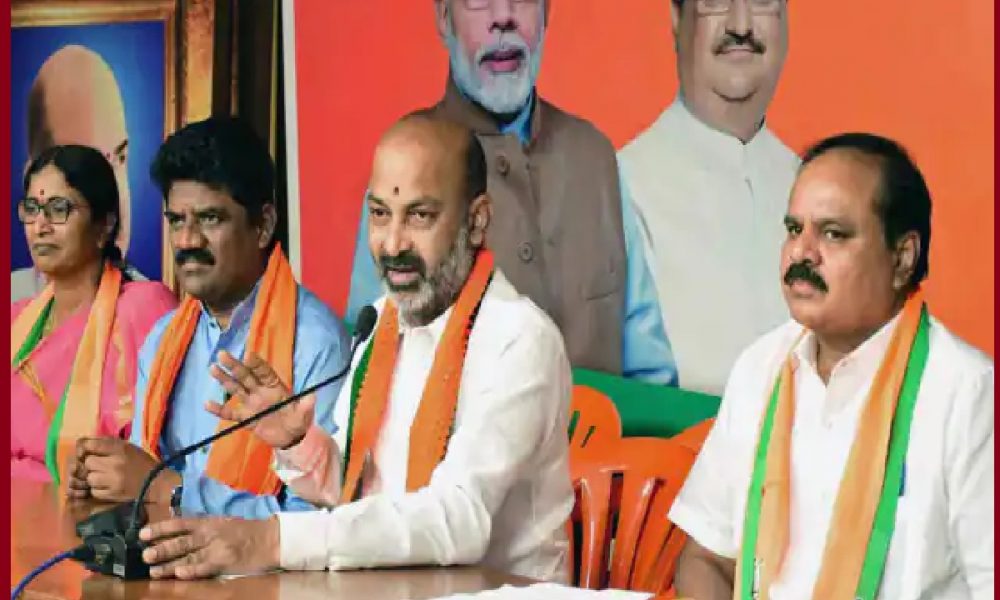 Telangana Politics: तेलंगाना में महाराष्ट्र जैसा हाल!, अब TRS के 12 विधायक देंगे इस्तीफा, BJP के इस दावे से मची खलबली
