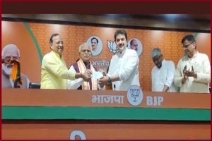 Kuldeep Bishnoi Joins BJP: हरियाणा में कांग्रेस को लगा जोरदार झटका, कुलदीप बिश्नोई ने विधायकी के साथ पार्टी को भी कहा अलविदा, भगवा खेमे में हुए शामिल