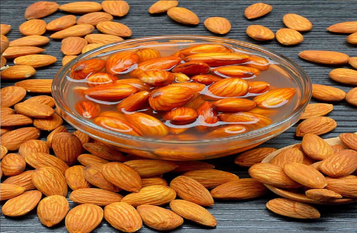 How To Use Almonds: क्यों दी जाती है बादाम भिगोकर और छीलकर खाने की सलाह, ये है इसके पीछे की असली वजह