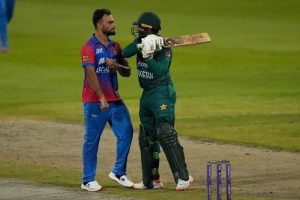 AFG vs PAK Asia Cup: पाकिस्तानी बल्लेबाज आसिफ की घटिया हरकत, अफगानी बॉलर को मारने की कोशिश की, सोशल मीडिया पर भड़के लोग