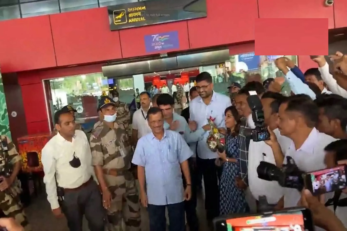 Video: वडोदरा में केजरीवाल की बड़ी फजीहत, ‘मोदी-मोदी’ के नारे से हुआ स्वागत, AAP संयोजक का ऐसा था रिएक्शन