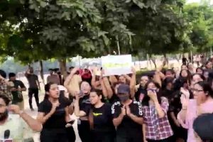 Mohali: चंडीगढ़ में डर्टी पिक्चर को लेकर बवाल, यूनिवर्सिटी में छात्र-छात्रों का विरोध प्रदर्शन जारी