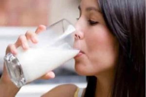 Hot Milk: रोजाना करें गर्म दूध का सेवन, जानिए मिल्क पीने के बेहतरीन फायदे