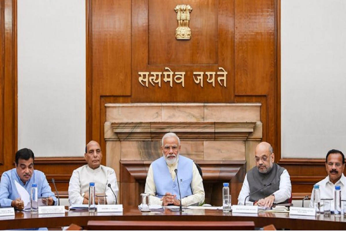 Modi Cabinet : बजट सत्र 2023 से पहले हो सकता है मोदी कैबिनेट में बड़ा फेरबदल, विस्तार के साथ नए चेहरों को मिल सकती है मंत्रिपरिषद में जगह