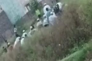 UP: बिजनौर में खेल के मैदान में नमाज पढ़ने का वीडियो वायरल, मचा बवाल, नमाजियों की तलाश में जुटी पुलिस