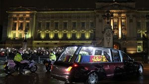 Queen Elizabeth: लंदन लाया गया महारानी एलिजाबेथ का शव, आज से 4 दिन तक दर्शन कर सकेंगे आम लोग, 19 सितंबर को अंतिम संस्कार