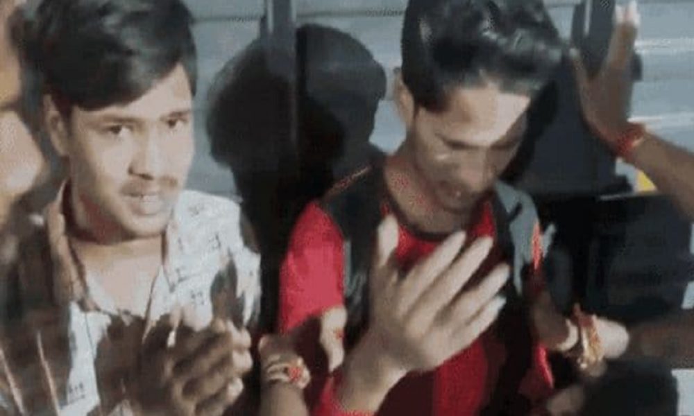 Video: गरबा पंडाल में पहचान छिपाकर घुसे मुस्लिम लड़के, लड़कियों के बना रहे थे वीडियो, फिर हुआ ये हश्र