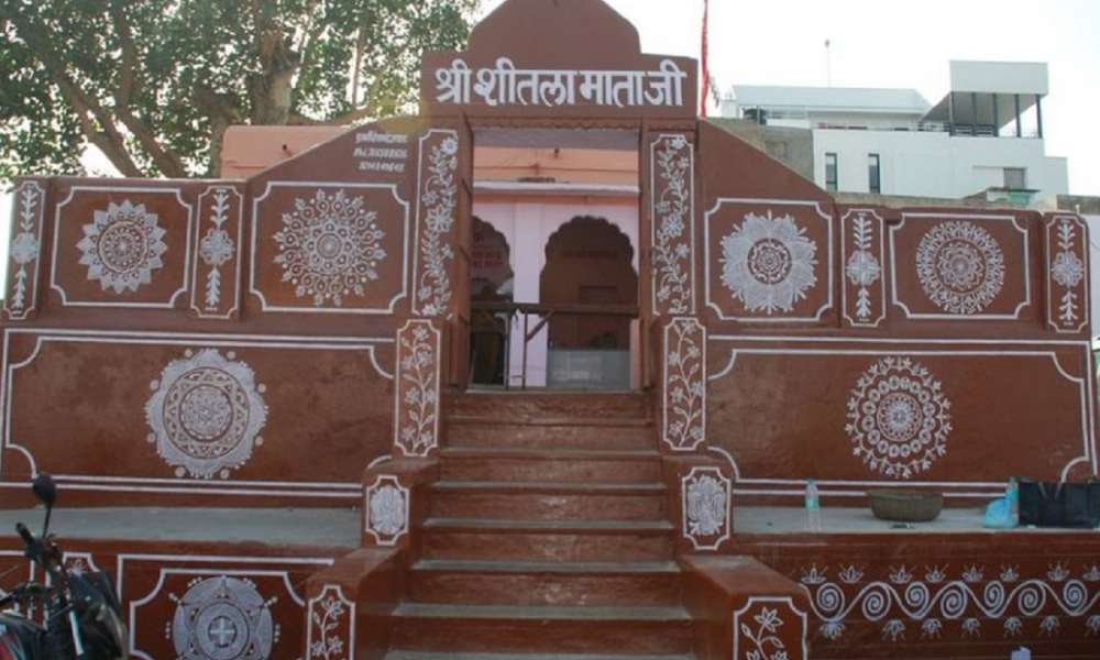 Ajab-Gajab News: अद्भुत है इस मंदिर में रखा सदियों पुराना घड़ा, लाखों लीटर पानी डालने के बाद भी आज तक नहीं भरा