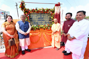 Ayodhya: मुख्यमंत्री योगी ने अयोध्या में किया लता मंगेशकर स्मृति चौक का लोकार्पण, महापुरुषों के नाम पर होगा चौराहों का नामकरण