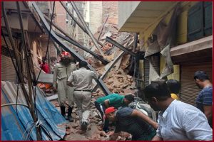 Delhi: आजाद मार्केट में भरभराकर गिरी 4 मंजिला निर्माणाधीन बिल्डिंग, 3 मजदूरों की मौत