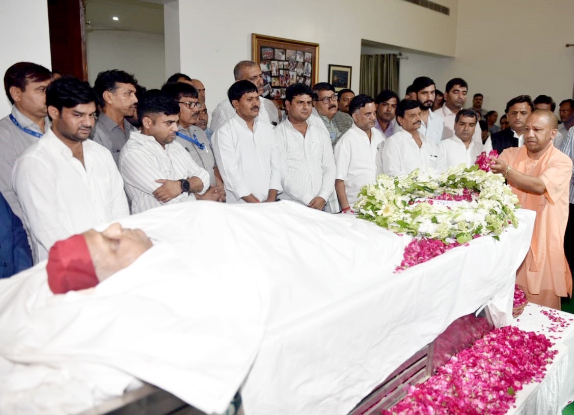 Mulayam Singh Yadav Death: CM योगी ने सैफई जाकर मुलायम सिंह को दी श्रद्धांजलि, कल होंगे पंचतत्व में विलीन