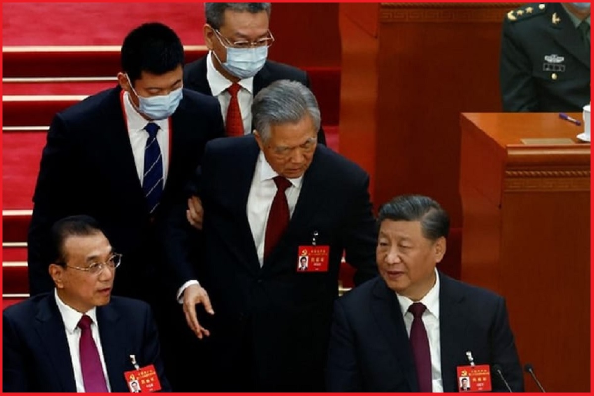 Video: कैमरे में कैद शी जिनपिंग की तानाशाही, पूर्व राष्ट्रपति हू जिंताओ को मीटिंग से बेइज्जत कर निकाला बाहर