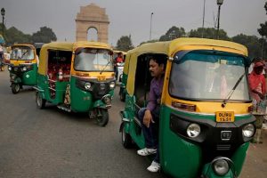 Delhi: ऑटो रिक्शा और टैक्सी से सफर करने वालों को तगड़ा झटका, दिल्ली सरकार ने बढ़ाया किराया, यहां देखिए लिस्ट