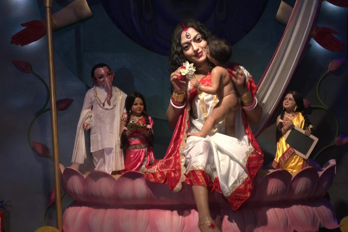 WB: बेहुदगी की सारी हदें पार, मां दुर्गा को सेक्स वर्कर के रूप में दिखाया, शत्रुघ्न सिन्हा ने किया उद्धाटन, कह दी ऐसी बात कि…