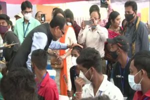 Video: कोरोना काल में अनाथ हुए बच्चों संग CM शिवराज ने मनाई दीवाली, लोगों ने दीं ऐसी प्रतिक्रियाएं