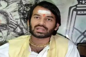 Bihar: RJD के सम्मेलन में भारी बवाल, मीटिंग को बीच में छोड़कर निकले तेजप्रताप, श्याम रजक पर लगाया गाली देने का आरोप
