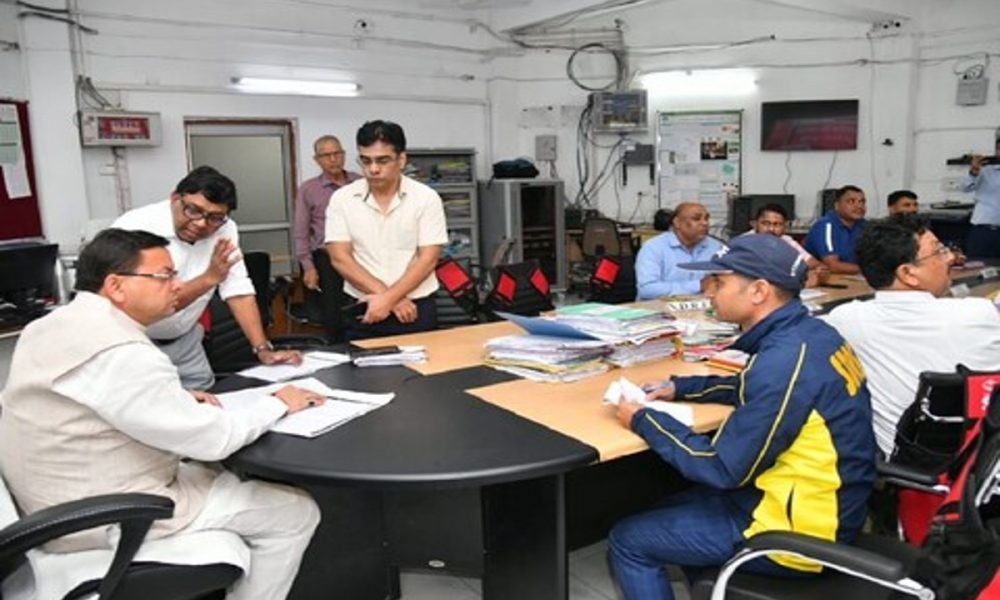 Uttarakhand: देवभूमि से फिर आई दर्दनाक खबर, बारातियों से भरी बस खाई में गिरी, 6 की मौत, CM धामी ने जताया दुख