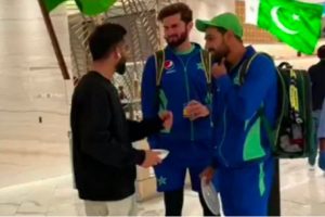 IND vs SA: अफ्रीका के खिलाफ मैच से पहले कोहली ने की पाकिस्तानी खिलाड़ियों से मुलाकात, Photo वायरल