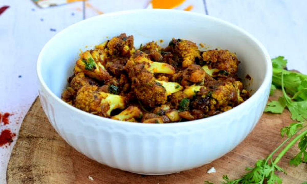 Achari Gobhi Recipe: करवाचौथ पर ऐसे बनाएं जायकेदार गोभी, काफी स्वादिष्ट है झटपट तैयार होने वाली ये रेसिपी