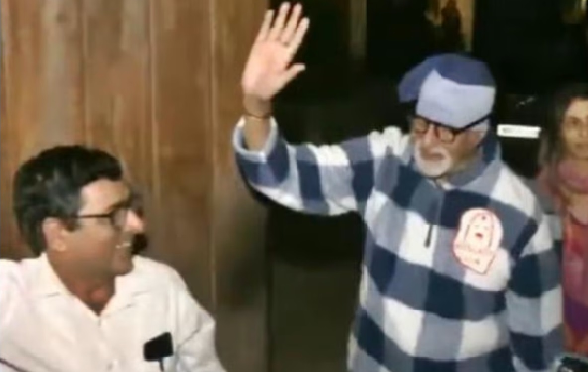 Amitabh Birthday: आधी रात सदी के महानायक अमिताभ बच्चन निकले घर से बाहर, फैंस की भीड़ को देखकर चेहरे पर दिखी खुशी