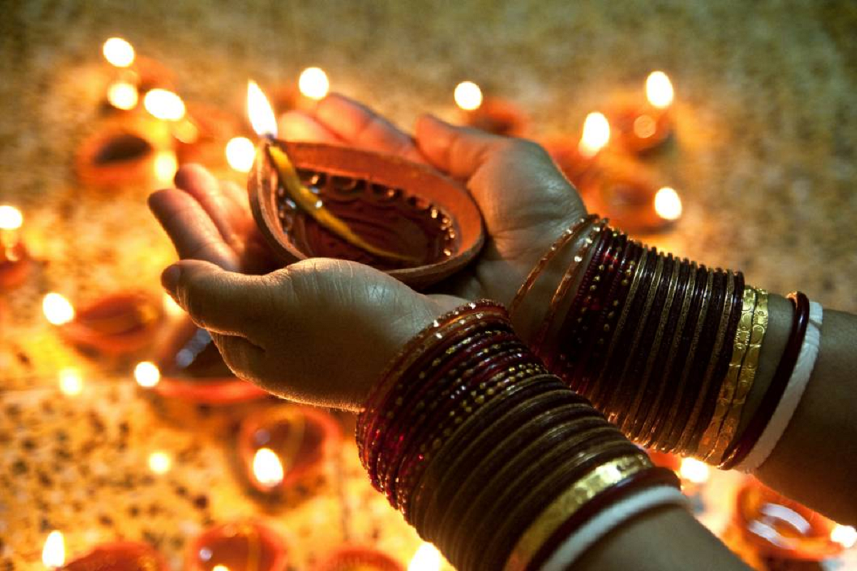Diwali 2022 Shubh Yog: दीवाली से पहले बन रहे ये शुभ संयोग, इसी दिन जरूर कर लें ये महत्वपूर्ण काम