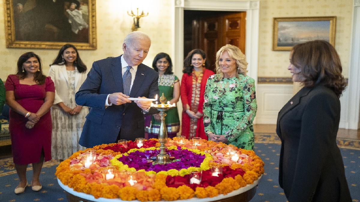 White House Diwali: अमेरिकी राष्ट्रपति बाइडेन और उप राष्ट्रपति हैरिस ने धूमधाम से मनाई व्हाइट हाउस में दिवाली, उग्रवाद को बताया बड़ा खतरा