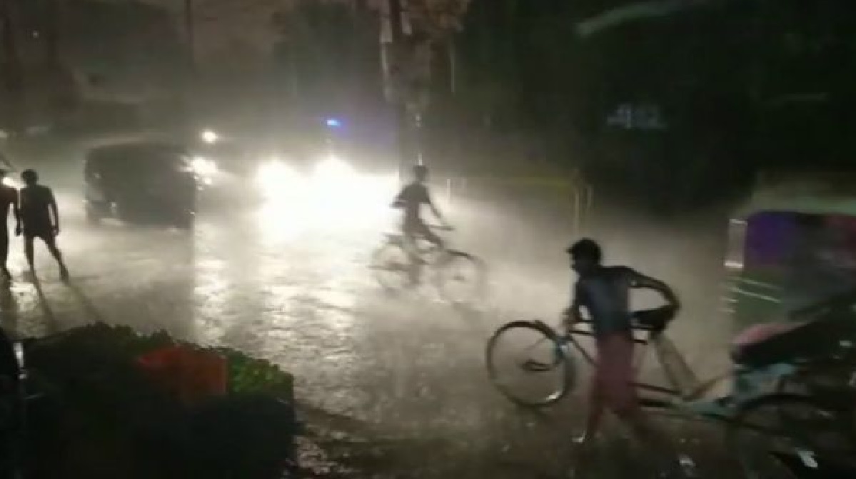 Rains Play Havoc: यूपी में बारिश ने ढाया कहर, 34 लोगों की मौत, फसलें बर्बाद, पड़ोसी उत्तराखंड में भी अलर्ट