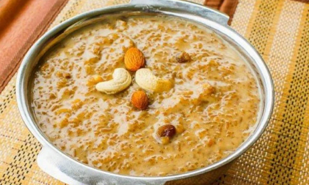 Gur Ki Kheer Rasiya For Chhath Puja: कैसे बनाते हैं छठ पूजा का मुख्य प्रसाद ‘रसिया’, फटाफट नोट कर लें बिहार की स्वादिष्ट डिश की रेसिपी