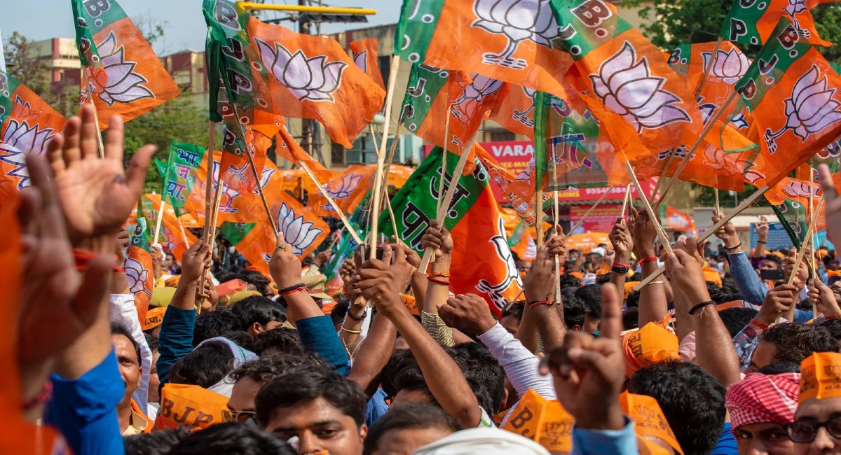Gujarat Elections Result : द्रौपदी मुर्मू को बनाया राष्ट्रपति तो खुल गई भाजपा की नई राह, गुजरात चुनाव में 2002 के बाद आदिवासी बेल्ट भी ले उड़ी BJP