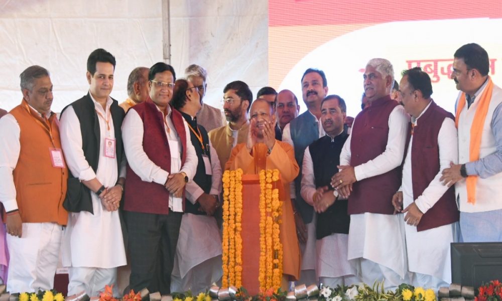 UP Politics : ‘पिछली सरकारों ने राजनीति का अपराधीकरण और अपराधियों का राजनीतिकरण किया’, सहारनपुर में गरजे सीएम योगी
