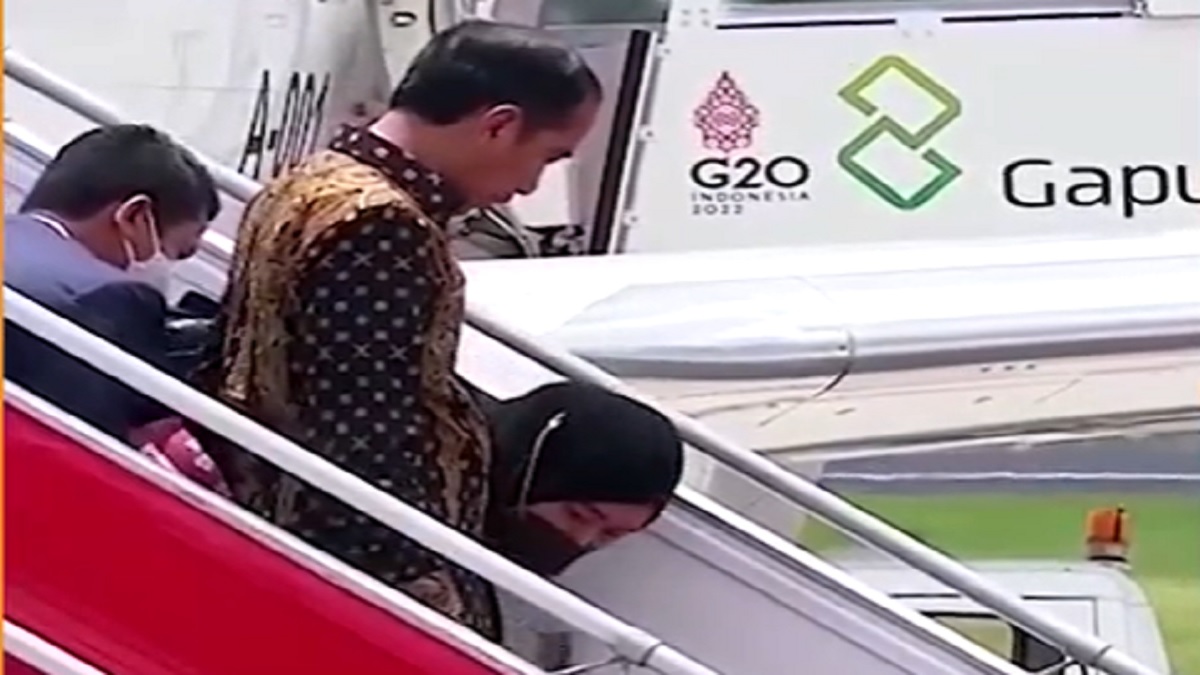 Video: G20 समिट में शामिल होने पहुंचे इंडोनेशिया के राष्ट्रपति, पत्नी विमान में फिसली, वीडियो वायरल