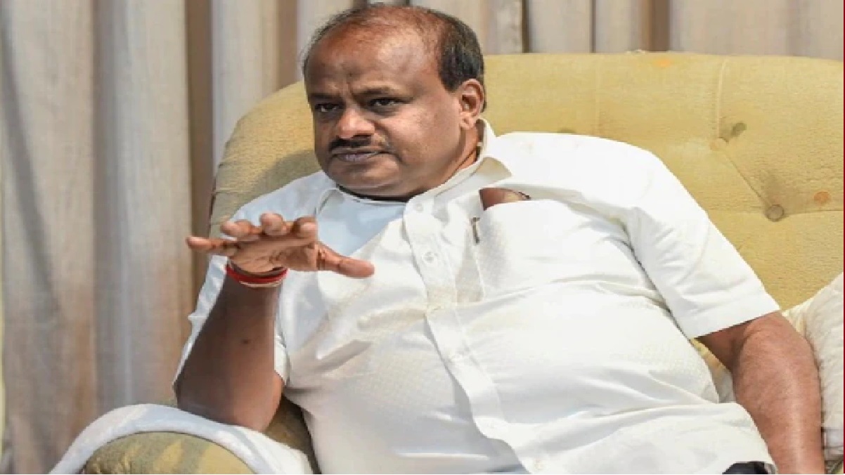 Karnataka: कर्नाटक की सिद्धारामैया सरकार पर मंडराया खतरा!, कुमारस्वामी ने किया कांग्रेस के इतने विधायकों के BJP से संपर्क का दावा