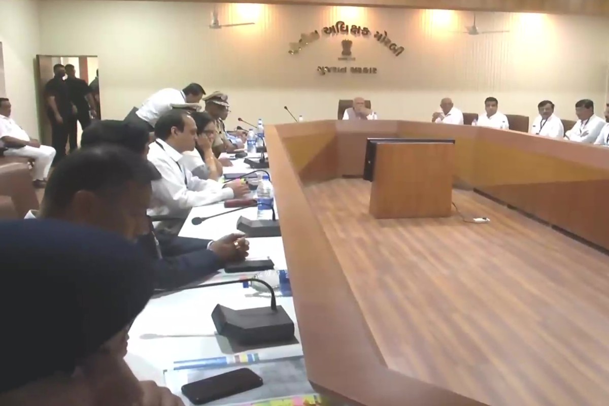 Gujarat Bridge Live: मोरबी हादसे पर पीएम मोदी कर रहे हैं अधिकारियों संग उच्च स्तरीय बैठक