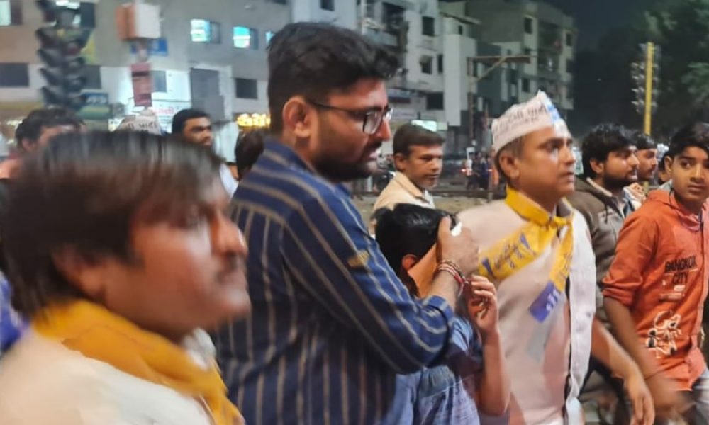 Gujarat Stone Pelting: गुजरात में AAP की जनसभा में पथराव, पार्टी ने मनोज तिवारी के बयान को आधार बनाकर बीजेपी पर बोला हमला