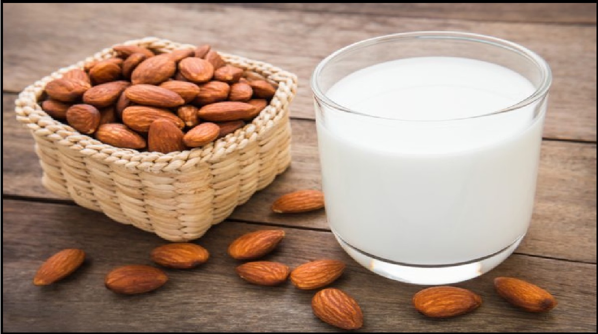 Benefits of Almond Milk: बादाम का दूध शरीर के लिए है काफी फायदेमंद, जानिए कैसे करें इसका सेवन
