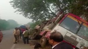 Bus Accident: यूपी के बहराइच में रोडवेज बस से टकराया ट्रक, 6 यात्रियों की मौत, 15 घायल