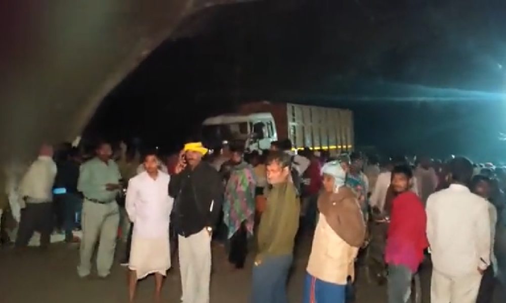 Bihar Accident: बिहार के वैशाली में दर्दनाक हादसा, ट्रक से कुचलकर 15 लोगों ने गंवाई जान, मुआवजे का एलान