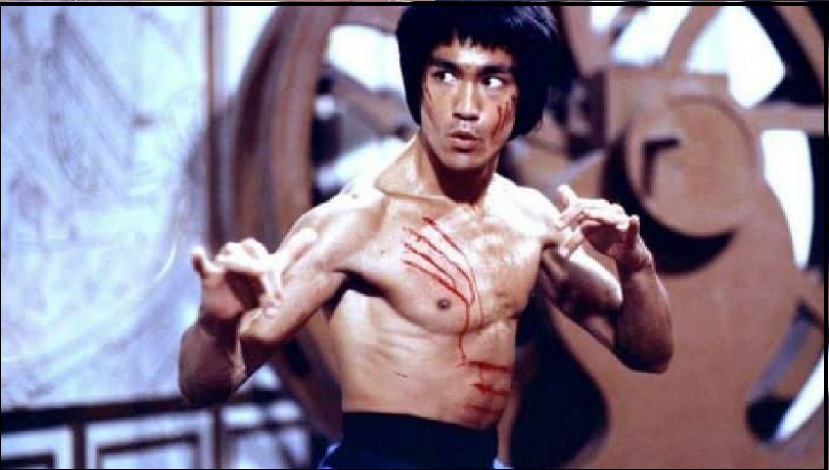 Happy Birthday Bruce Lee: महज 32 साल की उम्र में पानी पीने से गवा दी थी जान, मृत्यु के बाद तीन फिल्में भी हुई थी रिलीज