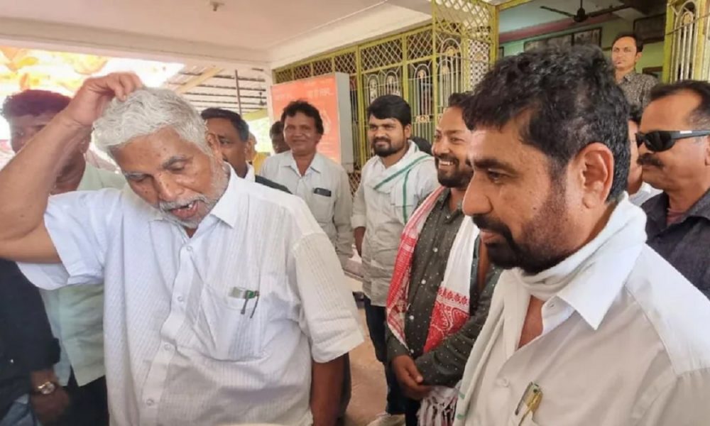 Gujarat Election 2022: इस विधानसभा सीट पर हुआ दिलचस्प मुकाबला, बेटे के सामने पिता ने चुनावी मैदान में ठोंकी ताल