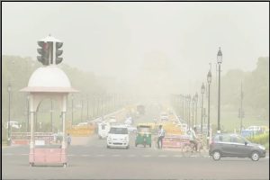Delhi Pollution: दिल्ली एनसीआर की हवा का स्तर बिगड़ा, एयर क्वालिटी 354 हुई दर्ज; लोगों को सांस लेने में हुई परेशानी