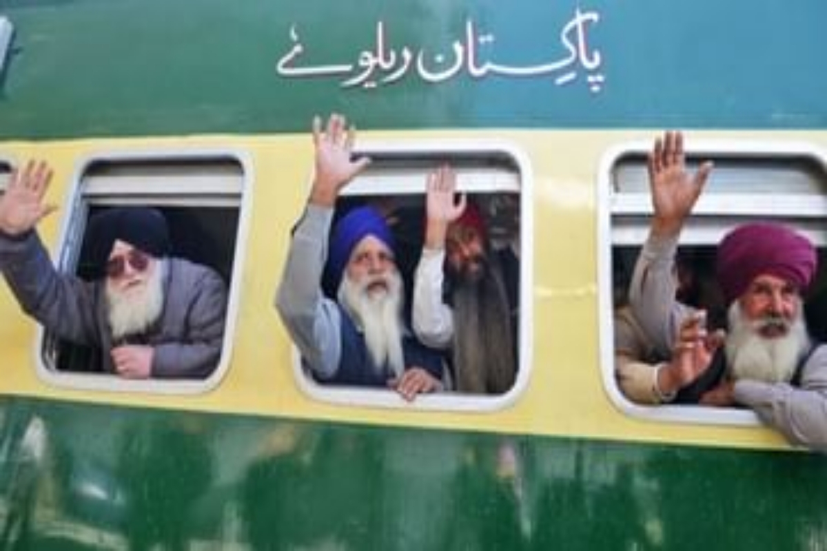 Pakistan : सिख श्रद्धालुओं को ननकाना साहिब ले जा रही विशेष ट्रेन पटरी से उतरी, बड़ा हादसा टला, कोई हताहत नहीं