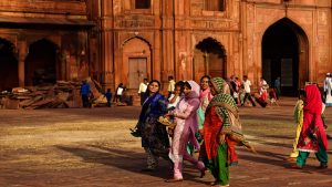 Delhi: जामा मस्जिद में लड़कियों की एंट्री पर यू-टर्न, बैन का फैसला लिया वापस