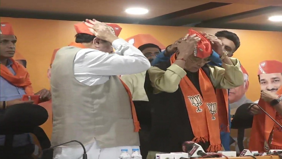Gujarat Election 2022: कांग्रेस को तगड़ा झटका, 10 बार विधायक रहे चुके इस दिग्गज ने थामा BJP का दामन