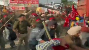 Punjab: संगरूर में CM घर के बाहर पुलिस ने किसानों पर किया लाठीचार्ज, भड़की BJP ने कहा- केजरीवाल ने अपना असली रूप…
