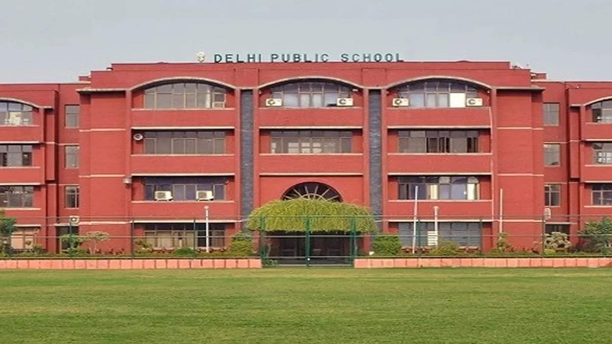 DPS Rohini: मनमानी तरीके से फीस बढ़ाना रोहिणी DPS को पड़ा महंगा, स्कूल की मान्यता रद्द