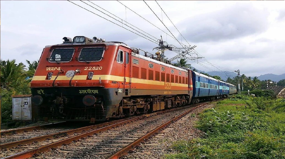 Indian Railways: भारतीय रेलवे ने कुंभ-2025 के लिए की इंतजामों की घोषणा , 800 से अधिक विशेष ट्रेनें चलाने का ऐलान