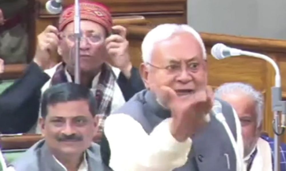 Video: इधर जहरीली शराब पीने से कई लोगों की हुई मौत, उधर विपक्ष ने नीतीश कुमार से किया सवाल तो बौखला गए CM
