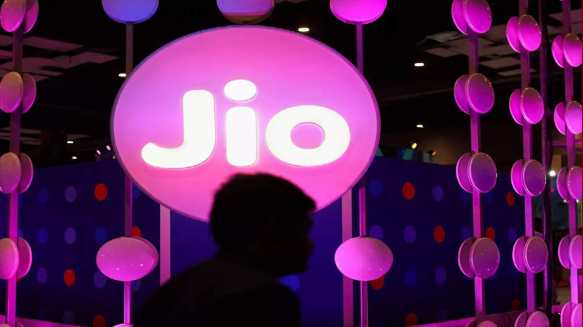 Reliance jio: नए साल में Jio का धमाकेदार ऑफर, हाई स्पीड डेटा, SMS के साथ मिलेंगे एडिशनल बेनिफिट्स