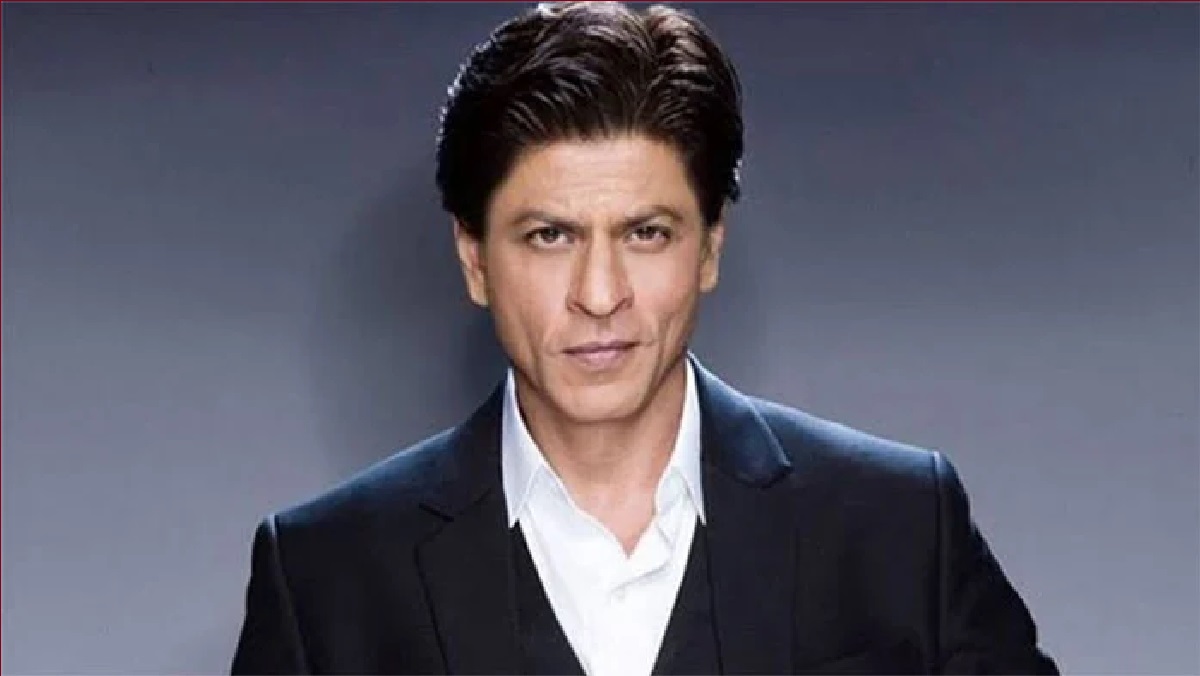 Shahrukh Khan: पठान की सफलता के बाद शाहरुख खान ने फैंस को दिखाई अपनी झलक, वीडियो देख बोले लोग-  “फादर ऑफ बॉलीवुड”