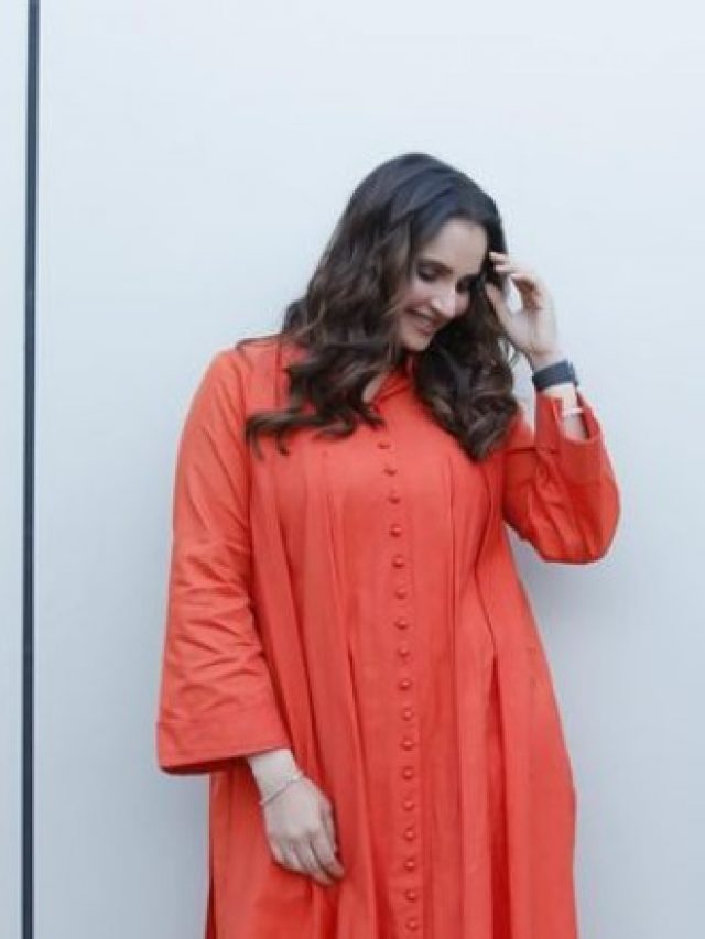 Sania Mirza Orange Dress: झुकी-झुकी नजरों से चुराया सानिया मिर्जा ने दिल